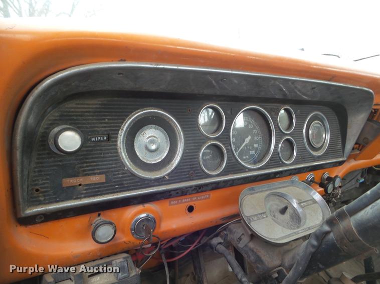 image for item DA7745 1976 Ford F600 flatbed truck