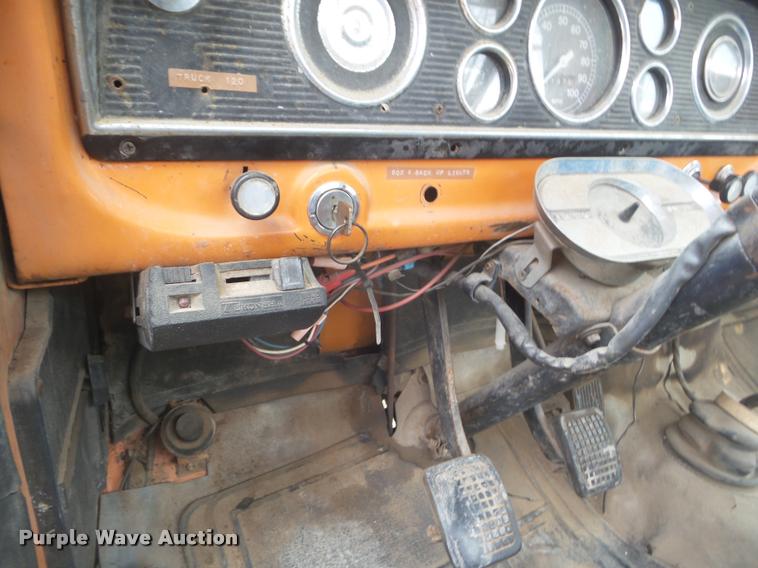 image for item DA7745 1976 Ford F600 flatbed truck
