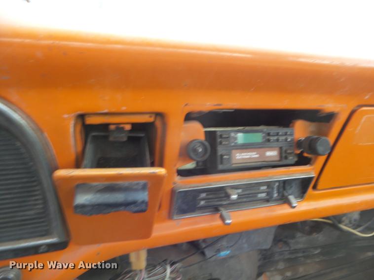 image for item DA7745 1976 Ford F600 flatbed truck