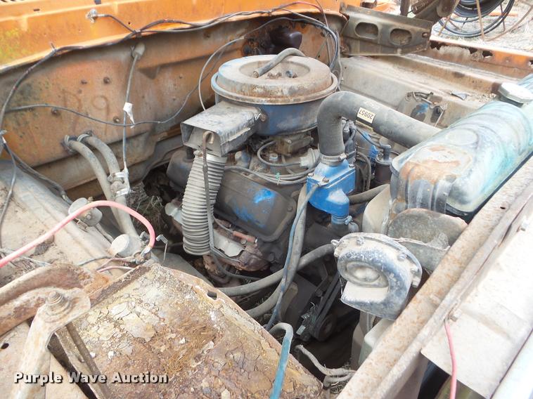 image for item DA7745 1976 Ford F600 flatbed truck