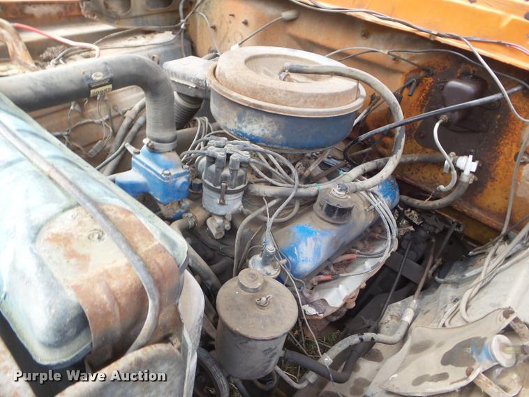 image for item DA7745 1976 Ford F600 flatbed truck