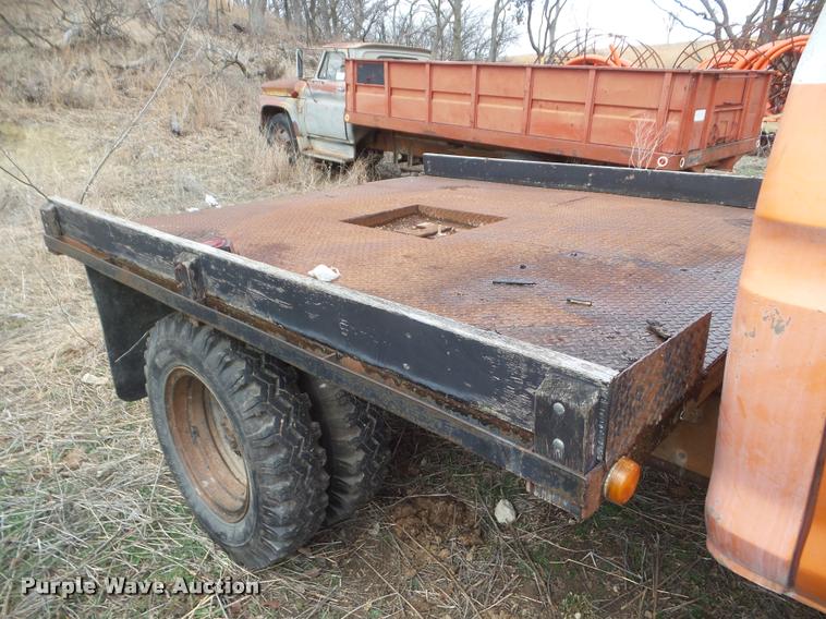 image for item DA7745 1976 Ford F600 flatbed truck