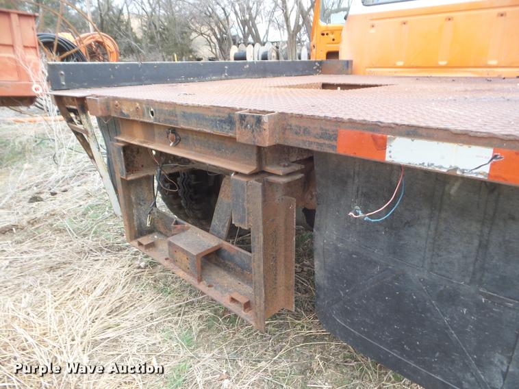 image for item DA7745 1976 Ford F600 flatbed truck