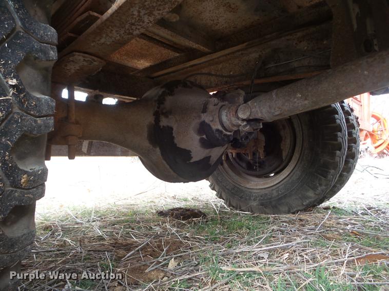 image for item DA7745 1976 Ford F600 flatbed truck