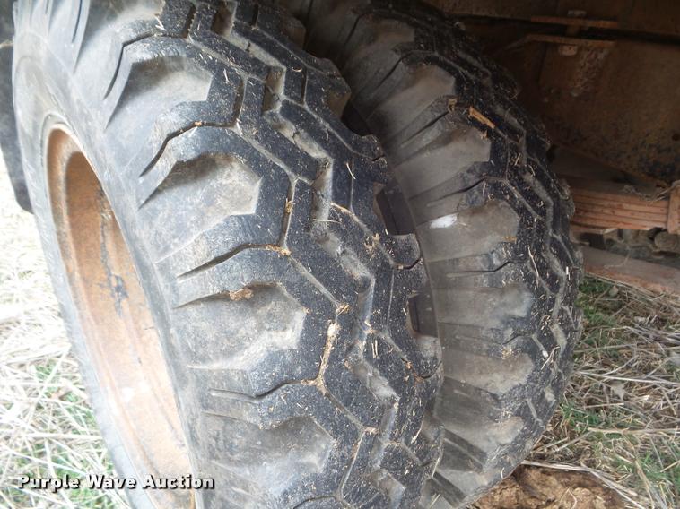 image for item DA7745 1976 Ford F600 flatbed truck