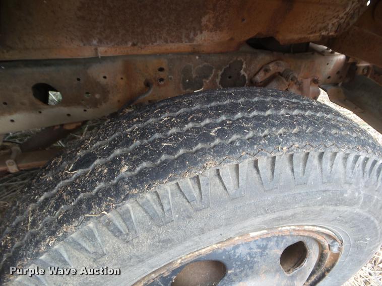 image for item DA7745 1976 Ford F600 flatbed truck