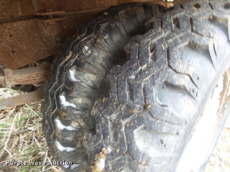 image for item DA7745 1976 Ford F600 flatbed truck