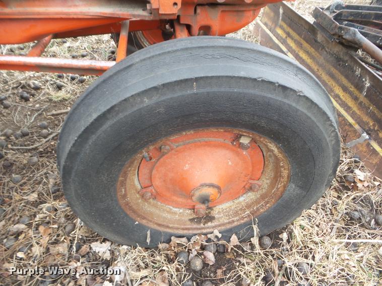 image for item DA7746 1964 Case 930 tractor