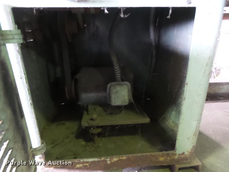 image for item DA9379 Logan metal lathe