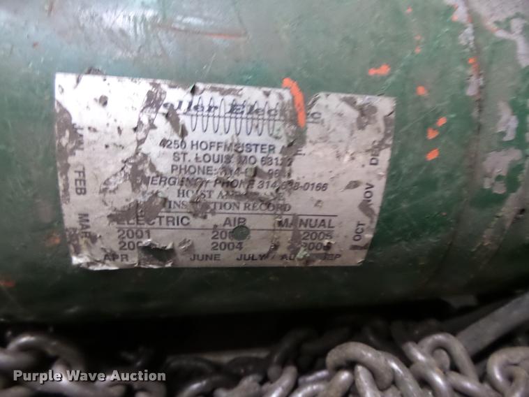 image for item DA9383 Approximately 12 chain hoists