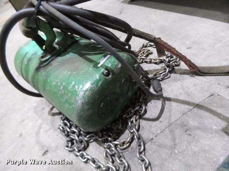image for item DA9383 Approximately 12 chain hoists