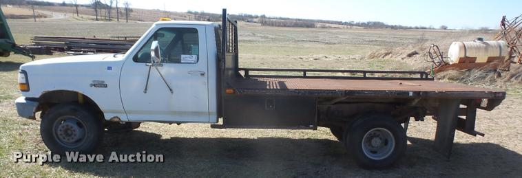 image for item DB0501 1993 Ford F450 Super Duty flatbed truck