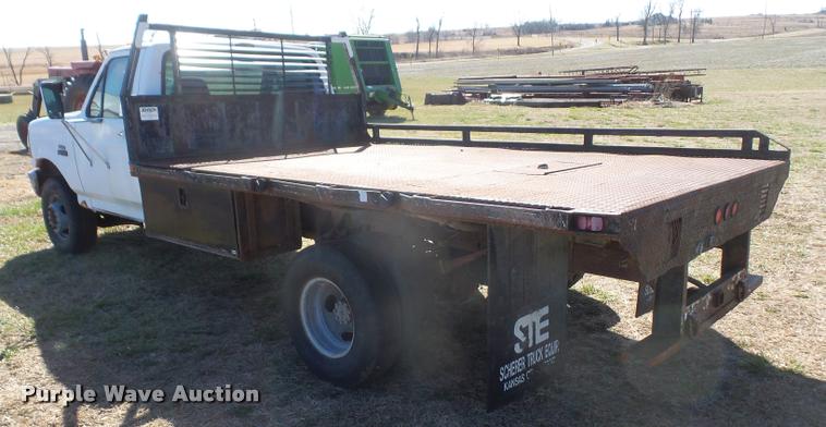 image for item DB0501 1993 Ford F450 Super Duty flatbed truck