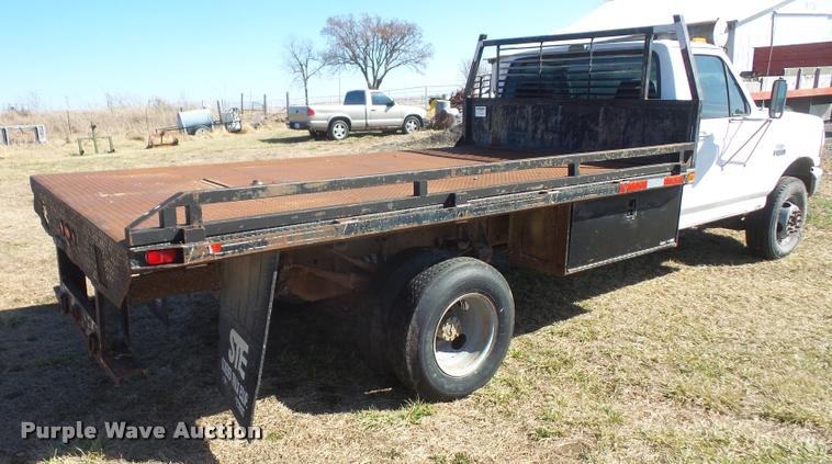 image for item DB0501 1993 Ford F450 Super Duty flatbed truck