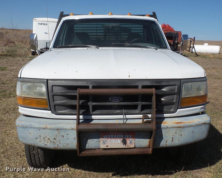 image for item DB0501 1993 Ford F450 Super Duty flatbed truck
