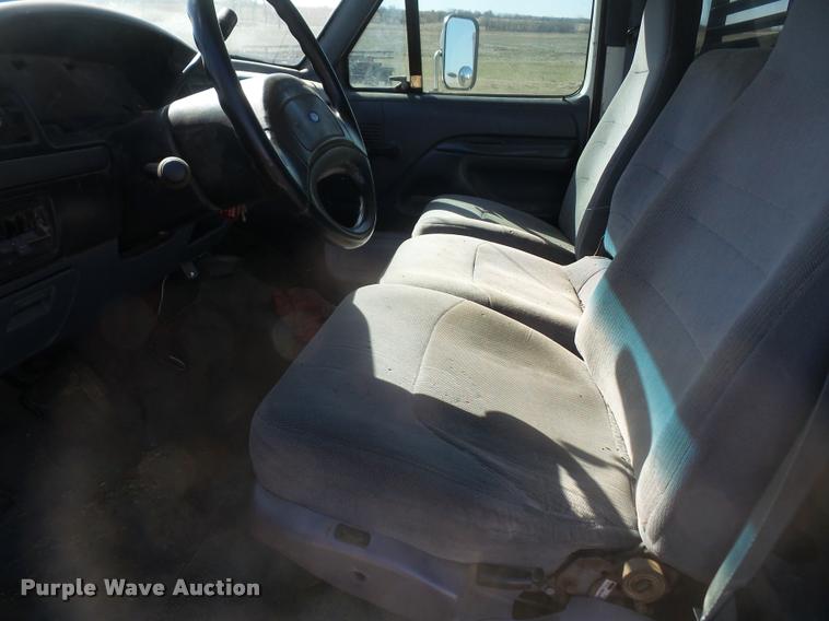 image for item DB0501 1993 Ford F450 Super Duty flatbed truck