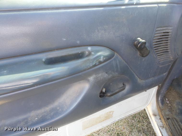 image for item DB0501 1993 Ford F450 Super Duty flatbed truck