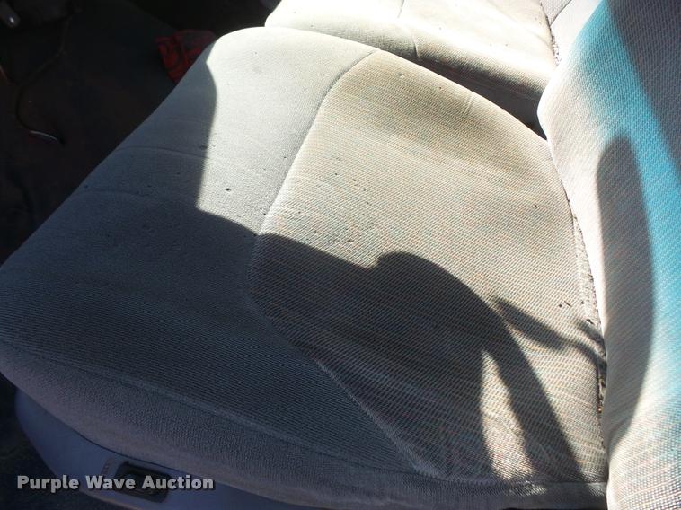 image for item DB0501 1993 Ford F450 Super Duty flatbed truck