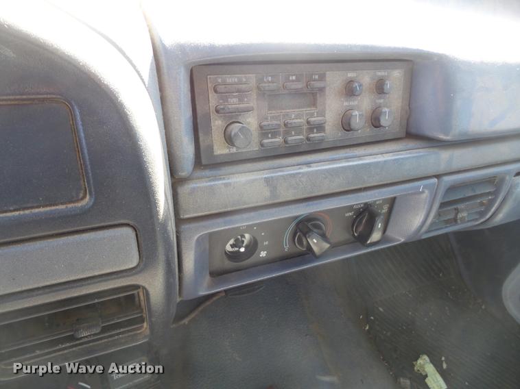 image for item DB0501 1993 Ford F450 Super Duty flatbed truck