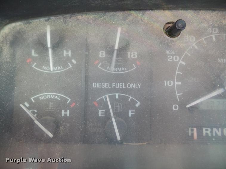 image for item DB0501 1993 Ford F450 Super Duty flatbed truck