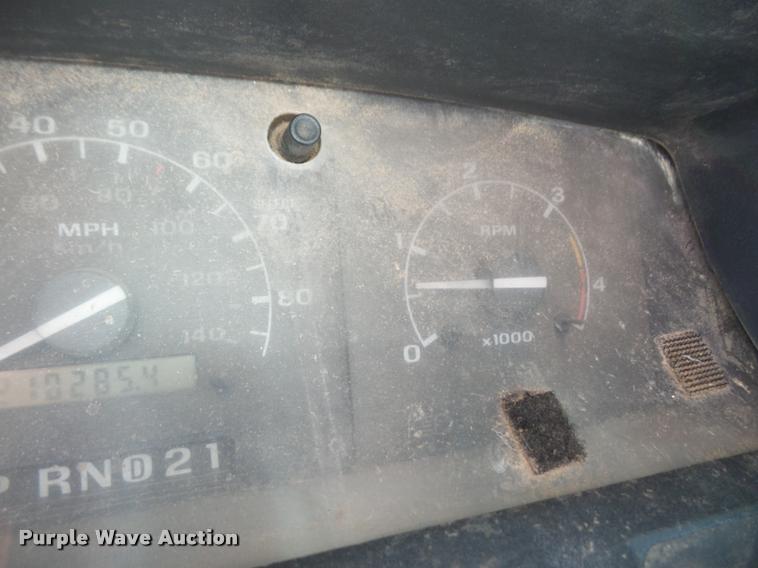 image for item DB0501 1993 Ford F450 Super Duty flatbed truck