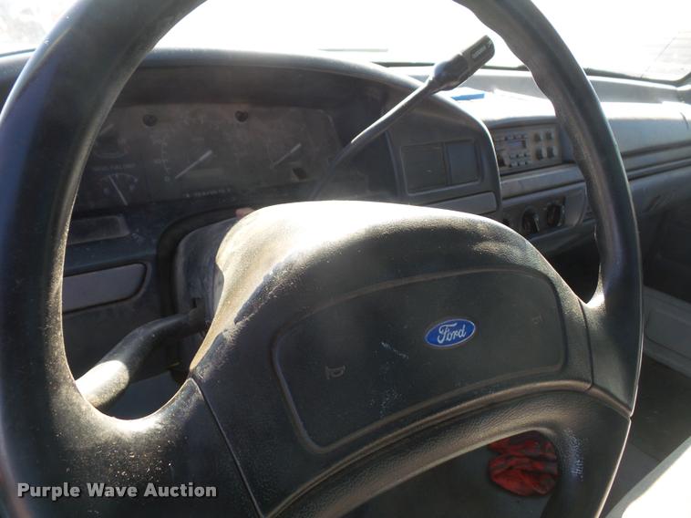 image for item DB0501 1993 Ford F450 Super Duty flatbed truck