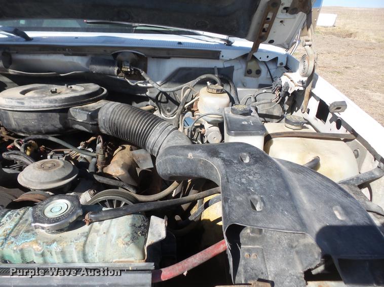 image for item DB0501 1993 Ford F450 Super Duty flatbed truck