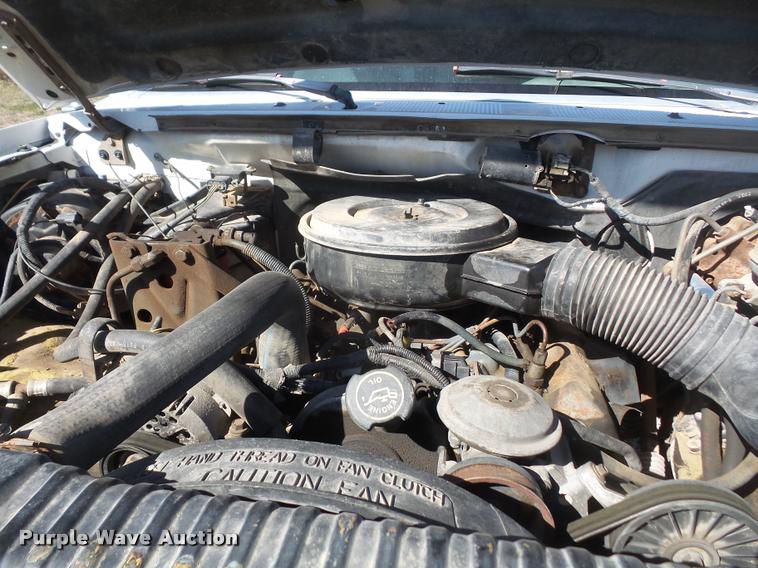 image for item DB0501 1993 Ford F450 Super Duty flatbed truck