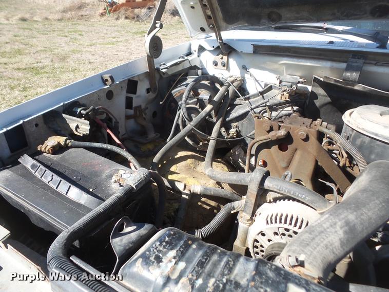 image for item DB0501 1993 Ford F450 Super Duty flatbed truck