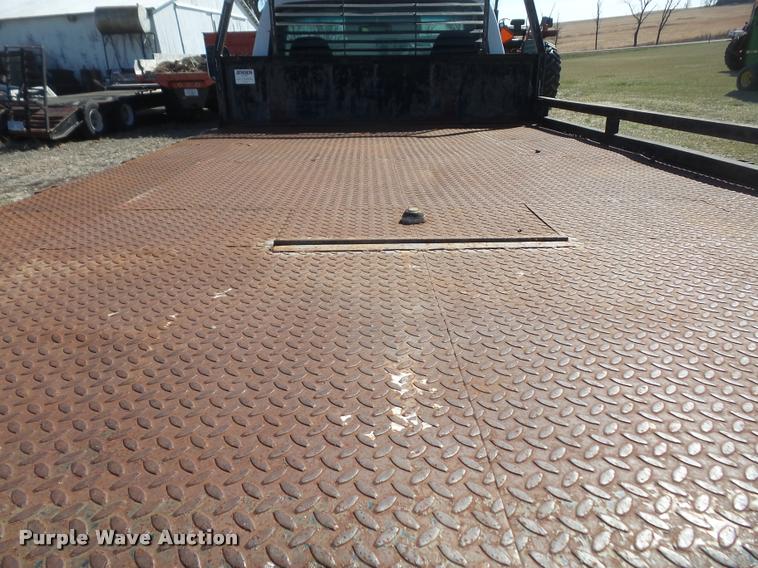 image for item DB0501 1993 Ford F450 Super Duty flatbed truck