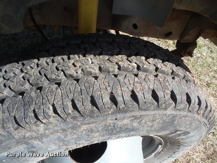 image for item DB0501 1993 Ford F450 Super Duty flatbed truck