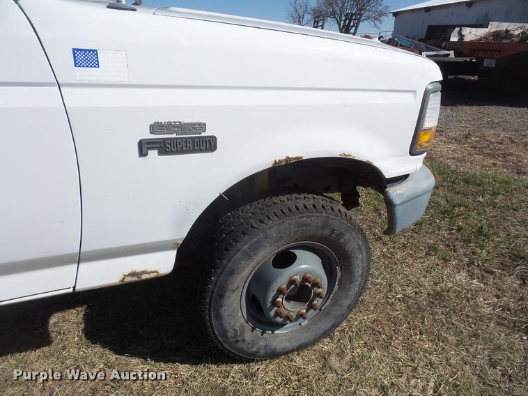 image for item DB0501 1993 Ford F450 Super Duty flatbed truck