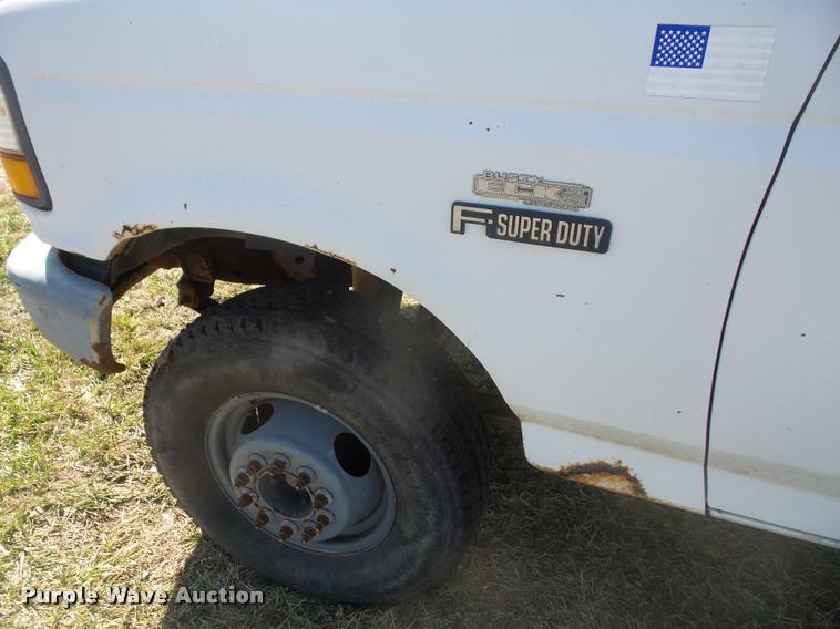 image for item DB0501 1993 Ford F450 Super Duty flatbed truck