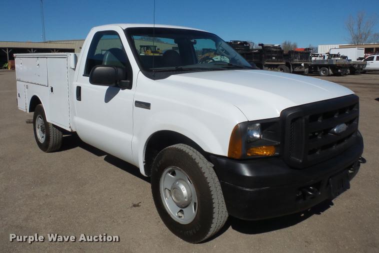 image for item DB0535 2005 Ford F250 Super Duty utility bed truck