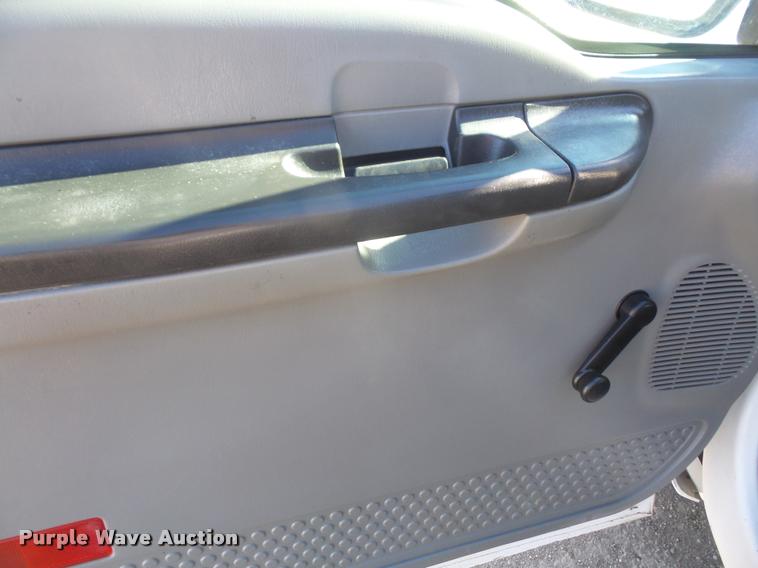 image for item DB0535 2005 Ford F250 Super Duty utility bed truck