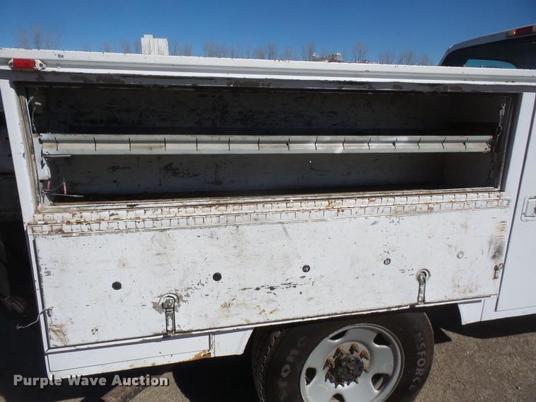 image for item DB0535 2005 Ford F250 Super Duty utility bed truck
