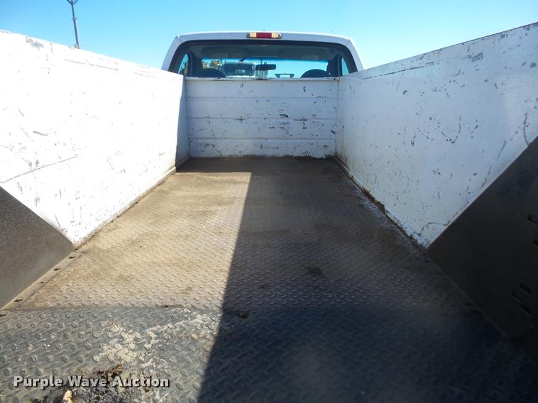 image for item DB0535 2005 Ford F250 Super Duty utility bed truck