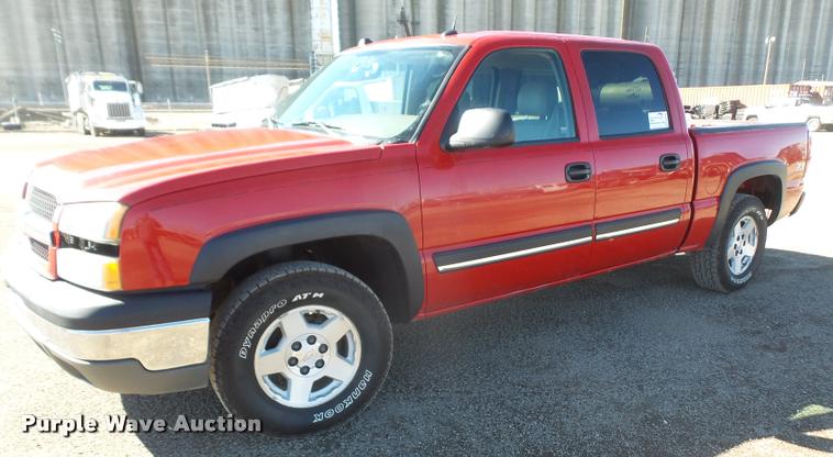 image for item DB0536 2004 Chevrolet Silverado 1500 Crew Cab pickup truck