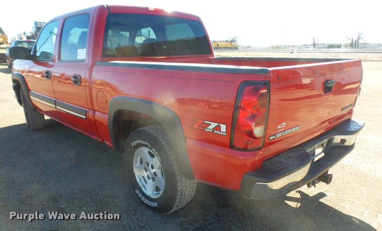image for item DB0536 2004 Chevrolet Silverado 1500 Crew Cab pickup truck