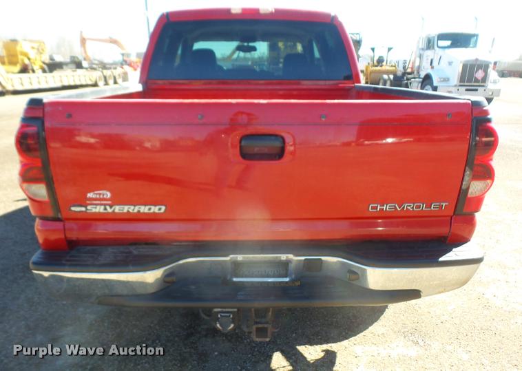 image for item DB0536 2004 Chevrolet Silverado 1500 Crew Cab pickup truck