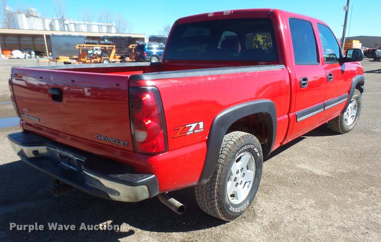 image for item DB0536 2004 Chevrolet Silverado 1500 Crew Cab pickup truck