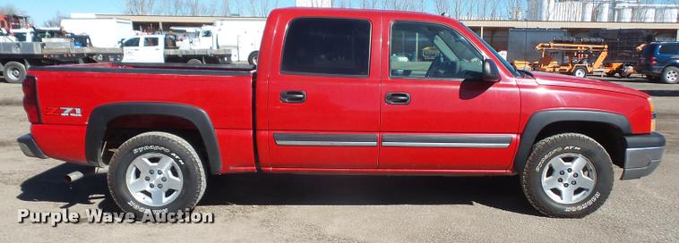 image for item DB0536 2004 Chevrolet Silverado 1500 Crew Cab pickup truck