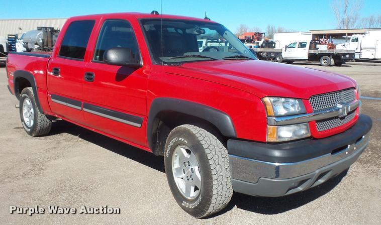 image for item DB0536 2004 Chevrolet Silverado 1500 Crew Cab pickup truck