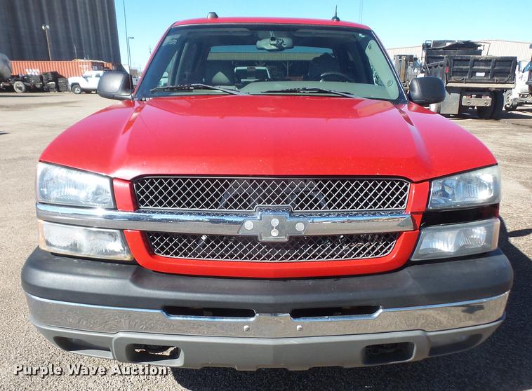 image for item DB0536 2004 Chevrolet Silverado 1500 Crew Cab pickup truck