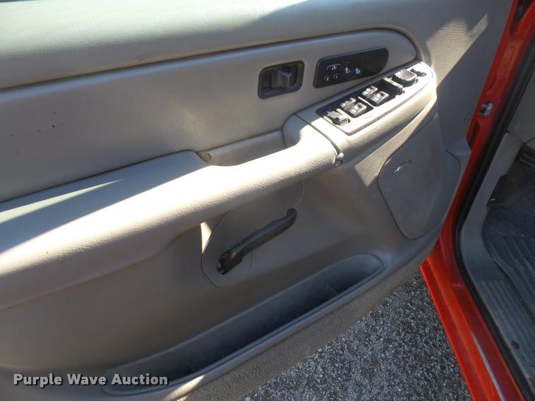 image for item DB0536 2004 Chevrolet Silverado 1500 Crew Cab pickup truck