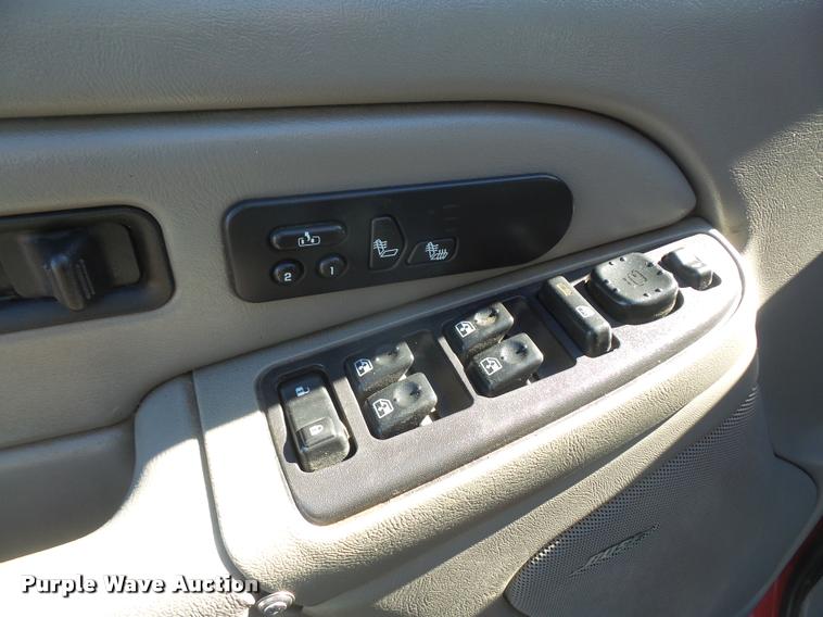 image for item DB0536 2004 Chevrolet Silverado 1500 Crew Cab pickup truck