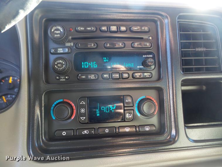 image for item DB0536 2004 Chevrolet Silverado 1500 Crew Cab pickup truck