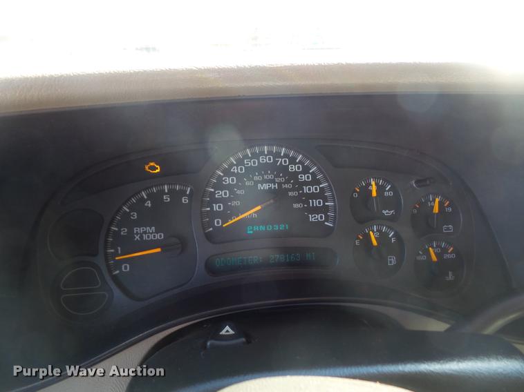 image for item DB0536 2004 Chevrolet Silverado 1500 Crew Cab pickup truck