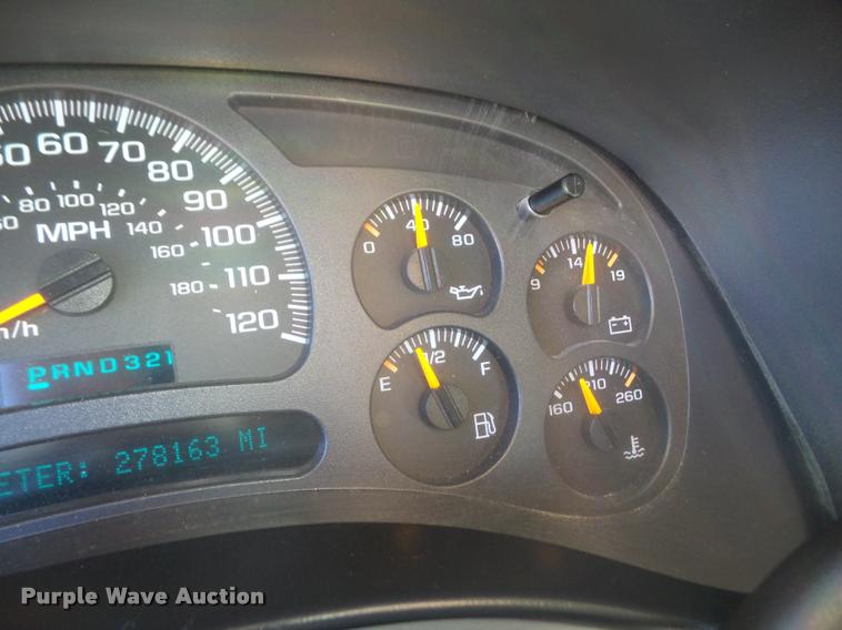 image for item DB0536 2004 Chevrolet Silverado 1500 Crew Cab pickup truck