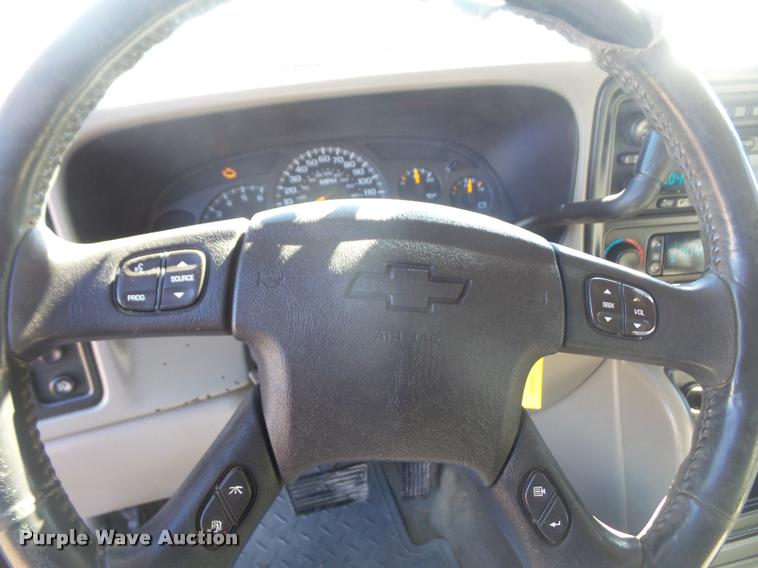 image for item DB0536 2004 Chevrolet Silverado 1500 Crew Cab pickup truck